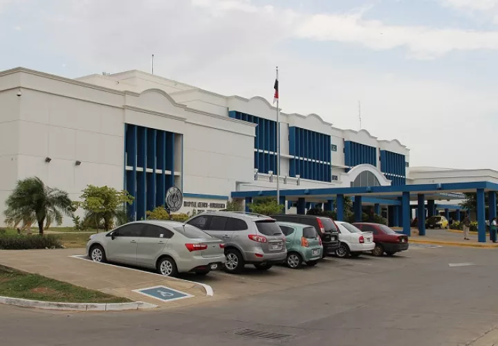 Vista general de la parte externa del hospital Gustavo Nelson Collado de Chitré.