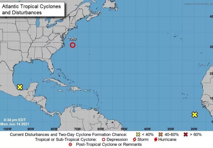 otografía cedida por el Centro Nacional de Huracanes (NHC) de Estados Unidos donde se muestra la localización de la segunda depresión que se encuentra a unos 320 kilómetros (200 millas al este de Cabo Hatteras (Carlina del Norte, EE.UU.). EFE