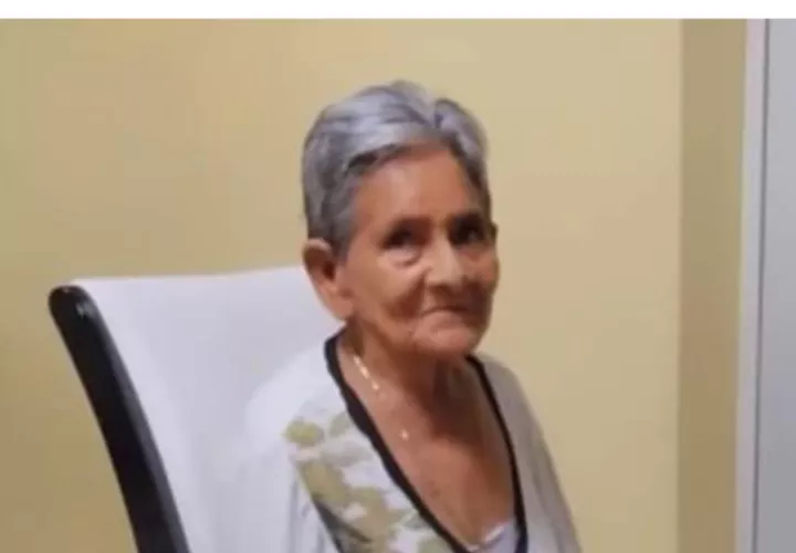 Roberto ‘Mano de Piedra’ Durán junto a su madre Clara Ester Samaniego García (q.e.p.d.). Foto: Cortesía