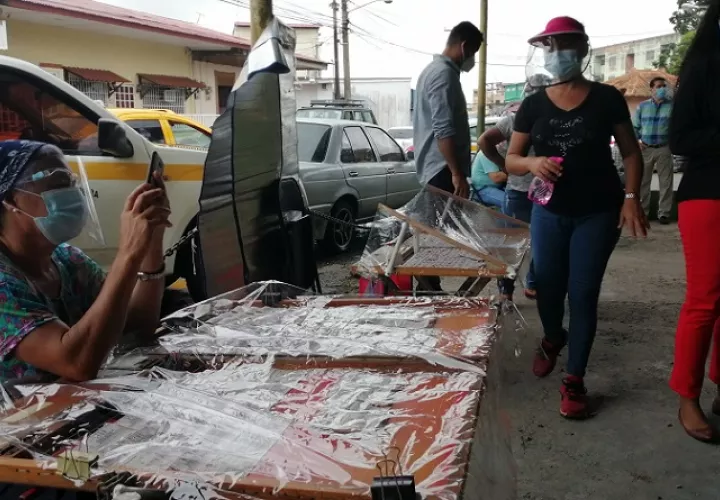 Los vendedores de chances y billetes de la Lotería Nacional de Beneficencia (LNB), advirtieron que con esta medida solo se empeora aún más su situación económica.