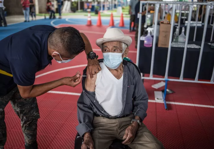 Guatemala ha reportado poco más de 750 muertes por el SARS-CoV-2 en los últimos 15 días. FOTO/EFE