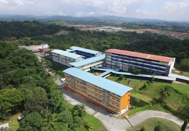 Vista general del Centro Educativo Monseñor Francisco Beckmann 