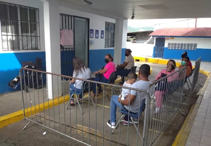 Vista general del área de hisopados en policlínica Don Laurencio Jaén Ocaña en Sabanitas en Colón.