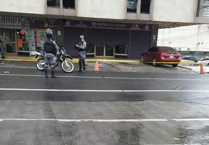 Vista general de la parte externa de la escena del crimen en Calidonia.