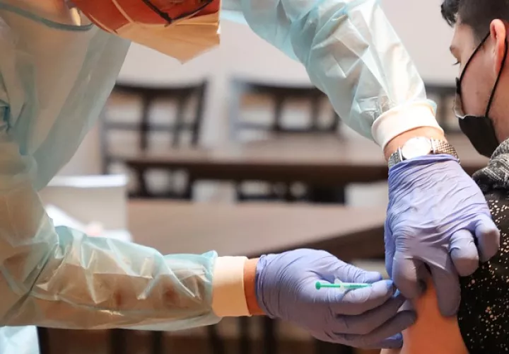 La decisión de ampliar la vacunación a mayores de 12 años tiene lugar cuando el país vive una tercera ola pandémica. Foto: Pixabay ILustrativa