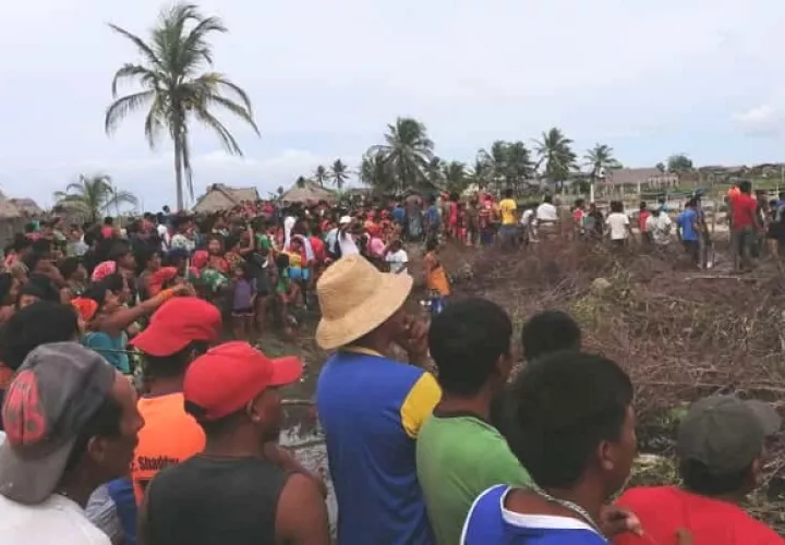 La situación llegó a los gritos y enfrentamiento con objetos contundentes, producto de lo cual un ustupeño terminó herido.