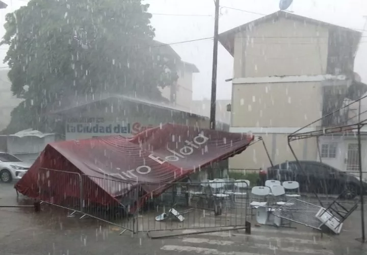 Personal del Sinaproc, juntas comunales y del Miviot desarrollaban giras a las áreas afectadas. 