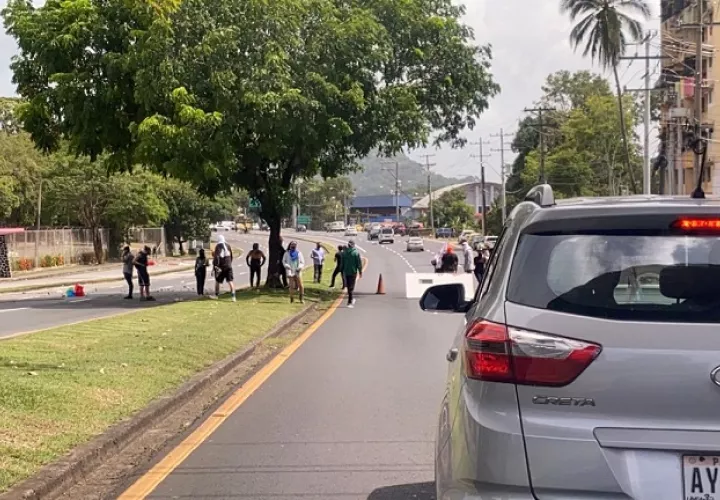 La manifestación inició de manara pacífica y luego se subió de tono.
