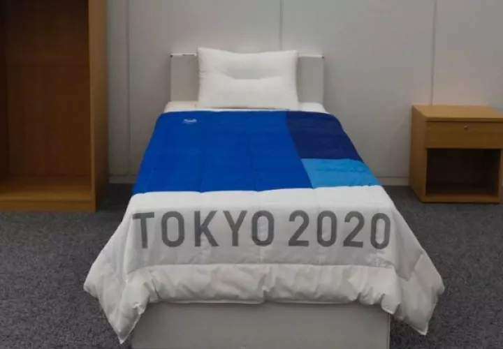 Según destacó Takashi Kitajima, director general de la Villa Olímpica durante una conferencia de prensa "el comité organizador pensó utilizar objetos reciclables y la cama fue una de ellas".