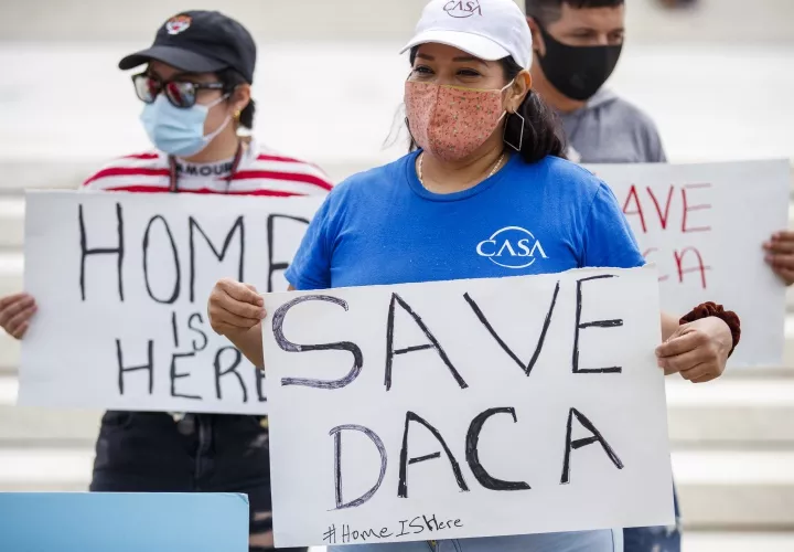 El fallo del juez Andrew Hanen prohíbe nuevos permisos. FOTO/EFE