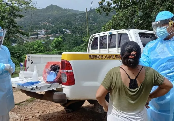 Los equipo de respuesta rápida de la ULAPS de Guadalupe, se mantiene activa en las visitas domiciliarias en pruebas de hisopados en varios sectores del corregimiento de Guadalupe.