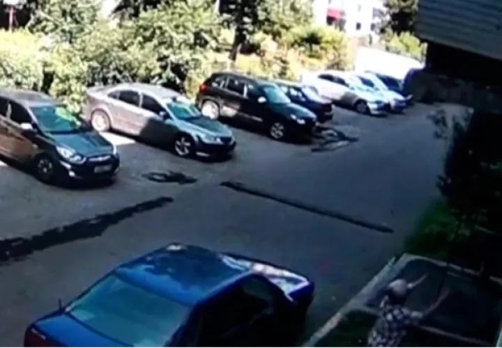 Gracias a esta mujer, la caída del pequeño niño no tuvo un desenlace trágico.