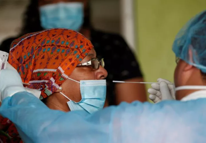 Este miércoles los casos activos disminuyeron de 12,828 (ayer) a 12,738 (hoy).