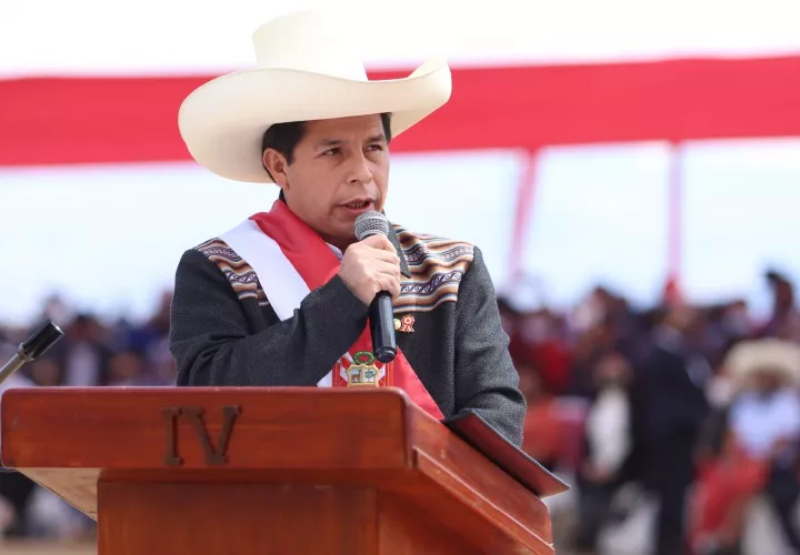 El presidente Pedro Castillo llegó al norte del país afectado por el sismo. FOTO/EFE