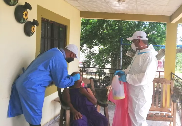 Los equipos de Salud visitaron casa por casa, en busca de asíntomáticos