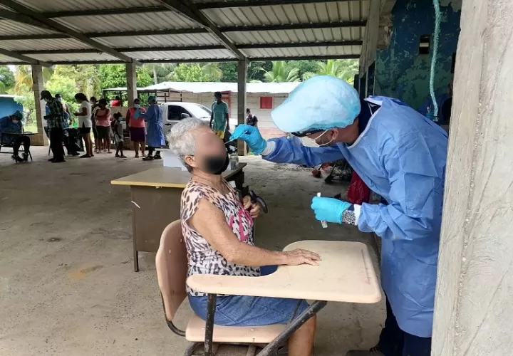 Los equipos de trazabilidad de la Region de Panamá Este estuvieron realizando multiples muestreos por COVID-19, ante la amenaza por la variante DELTA que pone en riesgo a la población.