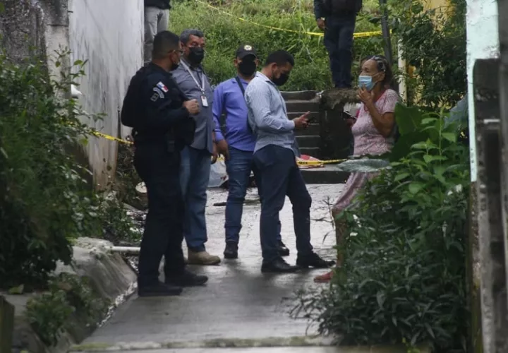 Al parecer varias de las balas alcanzaron la anatomía del joven, ocasionándole la muerte en la escena del crimen.  Foto: Edwards Santos