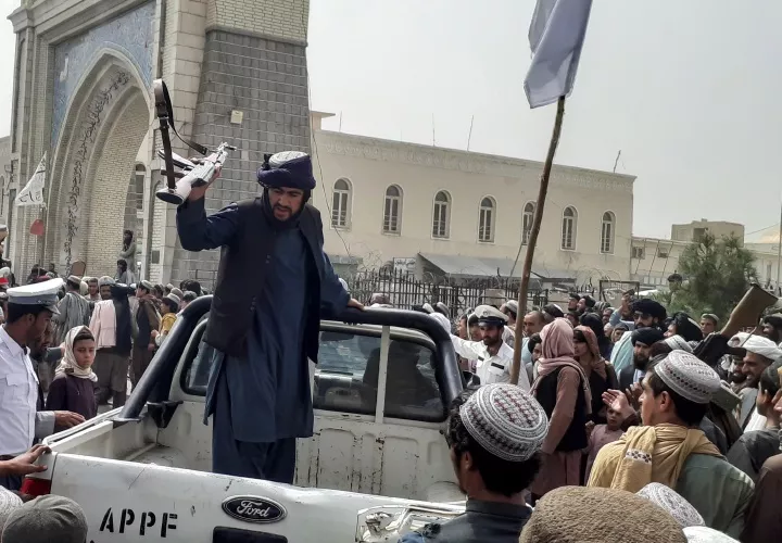 Países como Canadá, Alemania, Reino Unido o España también han anunciado el inicio o la próxima evacuación de parte del personal de sus embajadas. FOTO/EFE