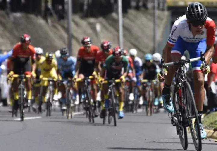 Franklin Archibold (der.), integrante del equipo de ciclismo panameño Panamá es Cultura y Valores, el cual participó en el Panamericano. Foto: Fepaci