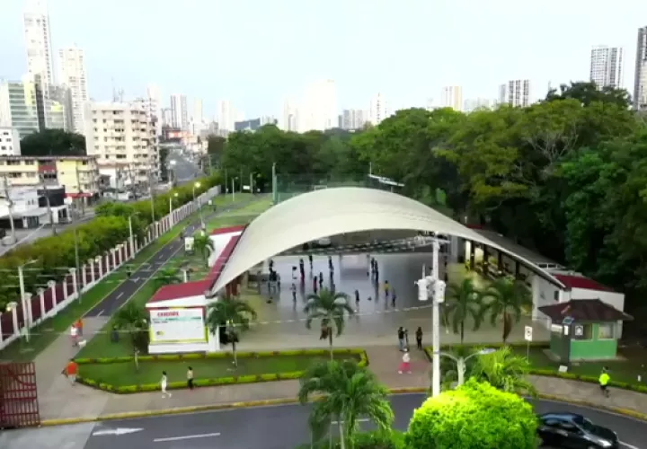 Vista panorámica del centro de acopio instalado en el Parque Omar.