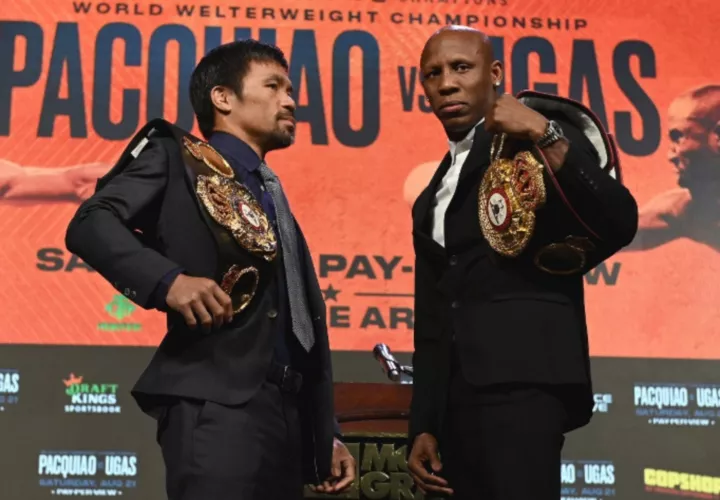 Manny Pacquiao (i) y Yordenis Ugás. Foto: AP