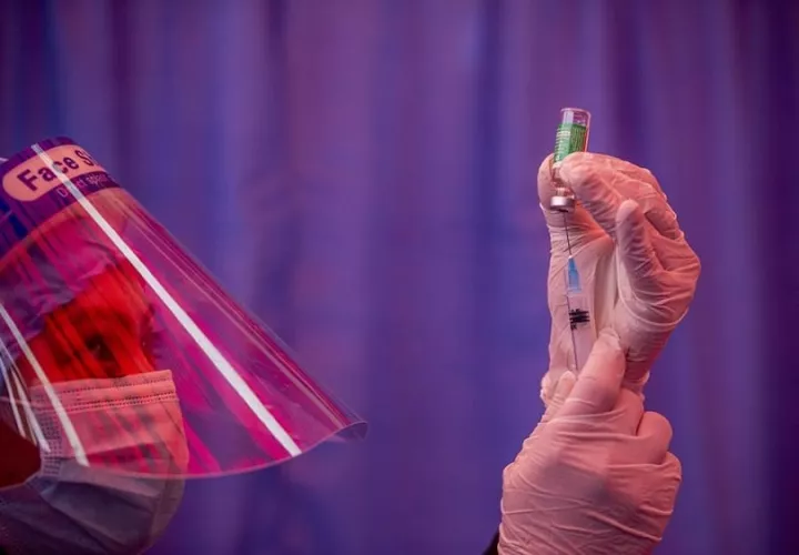 Poco a poco, los rusos van ganando confianza en su vacuna, reporta el servicio ruso de la BBC. Foto: EFE- Ilustrativa