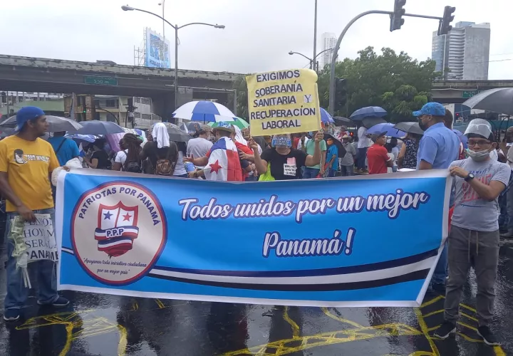 Varios grupos participaron de la protesta. Foto/ Video: Landro Ortiz 