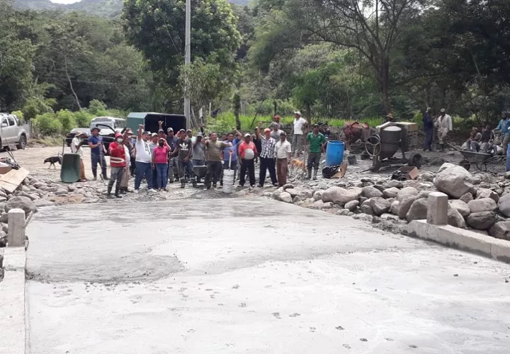 Este vado permite el paso hacia los poblados de Manglarito, Loma Larga, Tabiral, Tosanto, Filipinas, Nanzal, Hierba Buena y La Gloria.