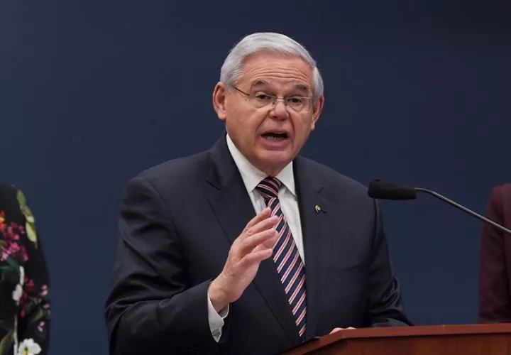 El senador Bob Menéndez (c), en una fotografía de archivo. EFE