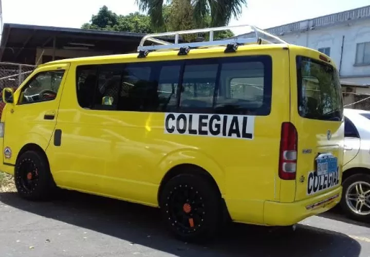 Las áreas y superficies expuestas en los busitos colegiales deberán ser desinfectados frecuentemente.