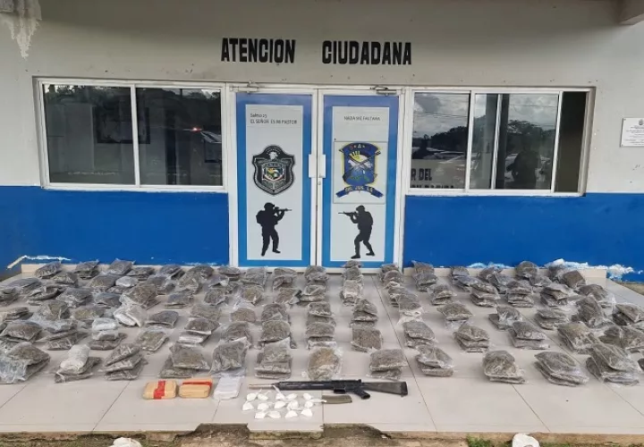 La sustancia ilícita estaba envuelta en bolsas plásticas transparentes.