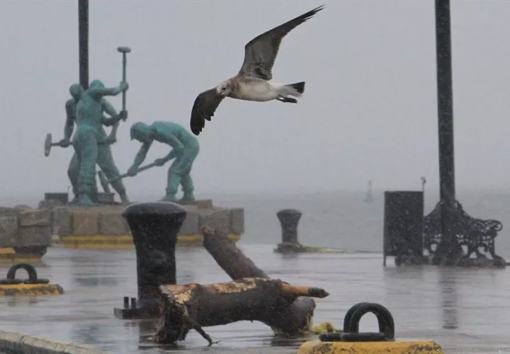 Vista de una fuerte tormenta en Veracruz (México). EFE