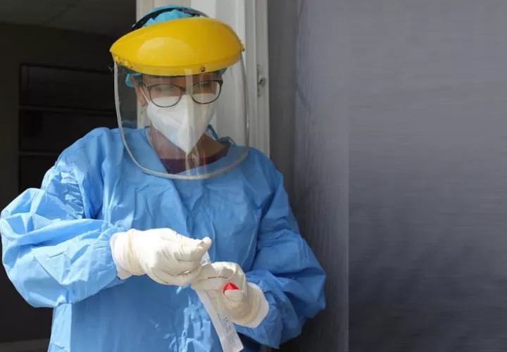 Equipo de respuesta rápida de la ULAPS de Vista Alegre, realizan trazabilidad casa por casa, en la búsqueda de casos por sospecha de COVID19.