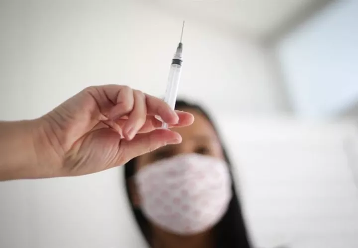 Apenas lleguen las dosis de la vacuna de AstraZeneca se empezarán a generar las citas. Foto: Ilustrativa EFE