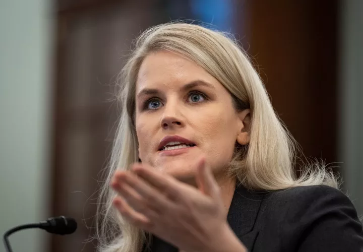 Frances Haugen cuando testificaba en el Senado.  EFE