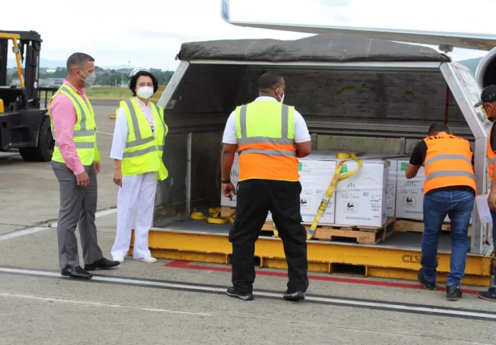 Ccon este nuevo lote de vacunas, el país ha recibido 7,696,830 dosis contra la vacuna Covid-19, de las cuales 6,410,430 dosis corresponden a la farmacéutica Pfizer y 1,286,400 dosis de la farmacéutica AstraZeneca.
