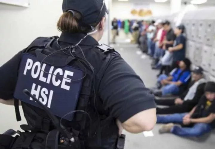 Las detenciones incluían redadas en sitios de trabajo. EFE