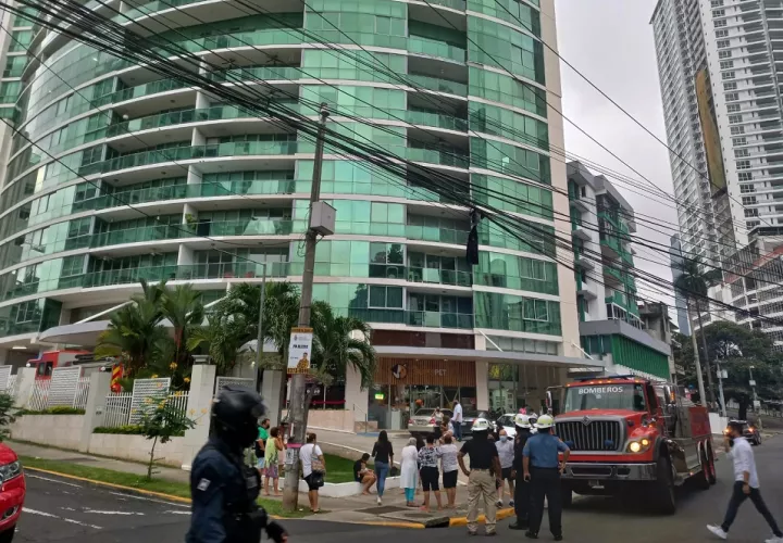 Unidades del Cuerpo de Bomberos atendieron la emergencia.