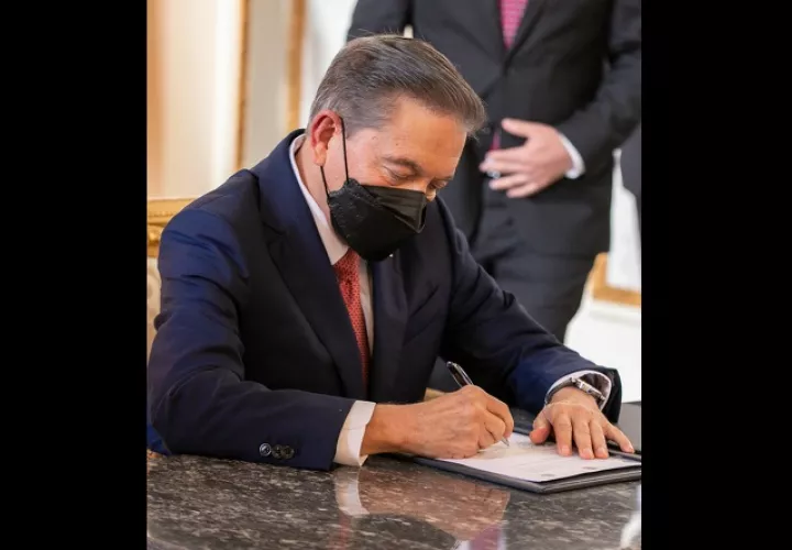 En la imagen aparece el presidente Laurentino Cortizo.