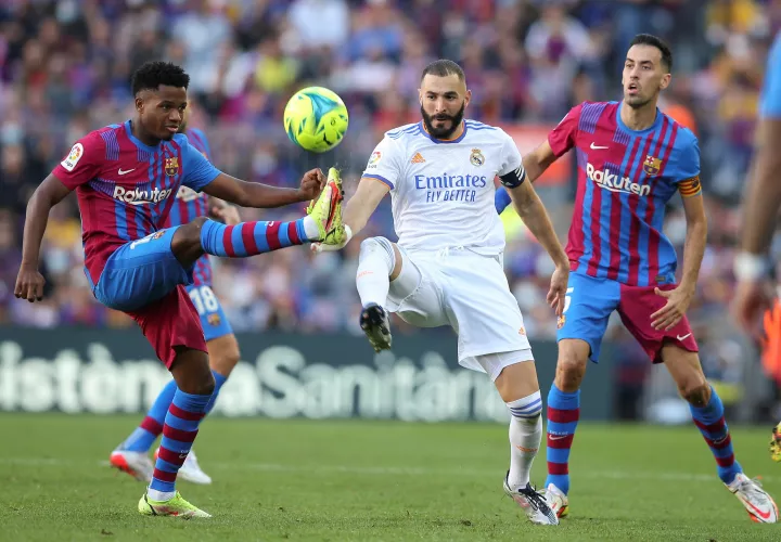 Karim Benzema (c). / Foto: EFE