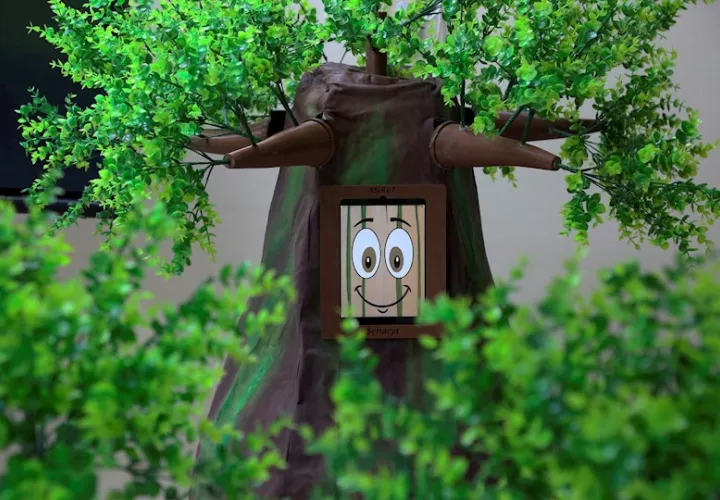 MyRot es el primer robot con forma del característico árbol barrigón, desarrollado por un grupo de investigadores de Panamá, para ayudar en su aprendizaje a menores con Trastorno del Espectro Autista. EFE