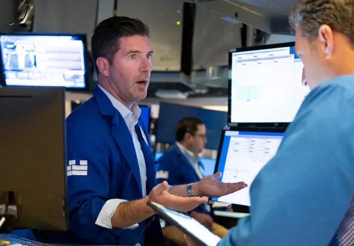 Los tres índices cerraron con pérdidas acumuladas. FOTO/EFE