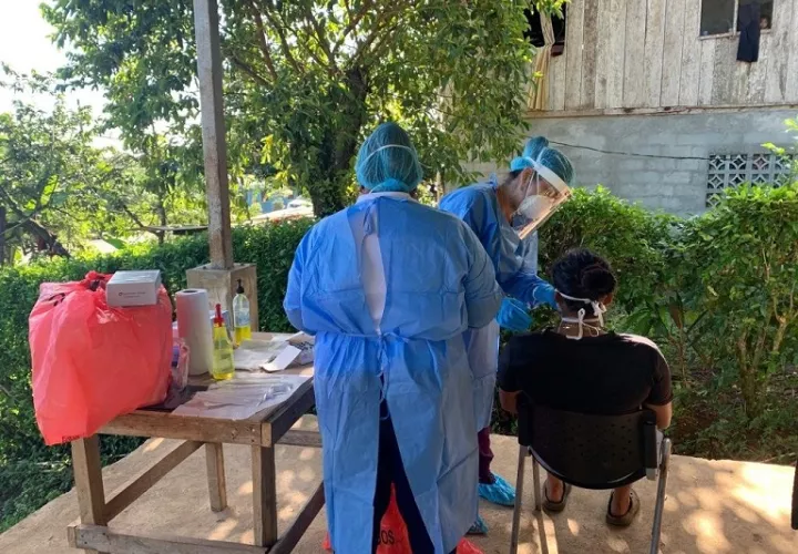 Equipos de Respuesta Rápida yde Trazabilidad practicaron pruebas de PCR en La Loma, en Bocas del Toro.