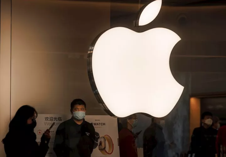 En la imagen el logo de la compañía Apple, en una fotografía de archivo. EFE