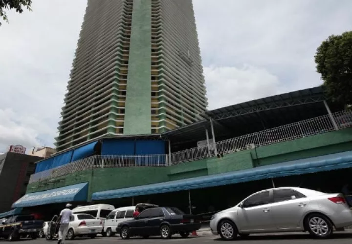 Personal de la Fiscalía Anticorrupción realizó una diligencia de allanamiento en la Loteira 