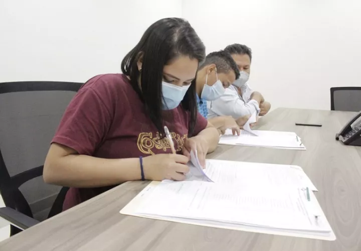 Los nuevos colaboradores trabajarán en el departamento de etiquetado y como ayudante en general.