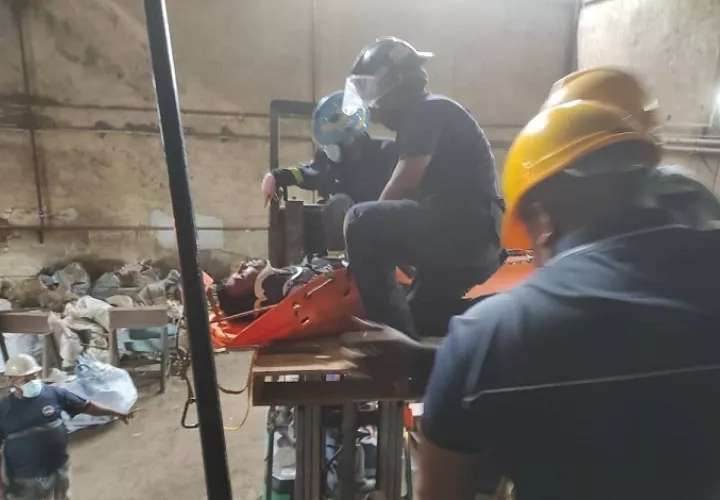 Unidades del Cuerpo de Bomberos rescataron a los heridos.