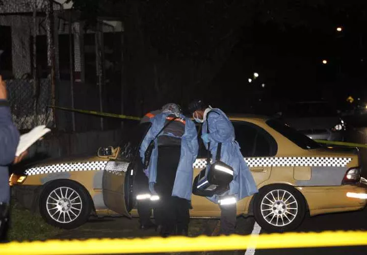 Personal del Sume 911 dictaminaron la muerte del hombre. Fotos: Alexander Santamaria