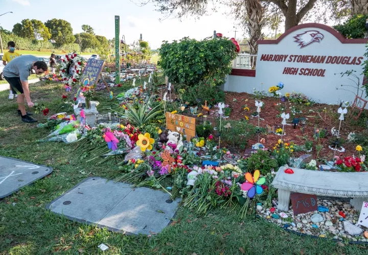 Homenaje a las víctimas del tiroteo en la secundaria Marjory Stoneman Douglas, de Parkland (Florida). FOTO/EFE