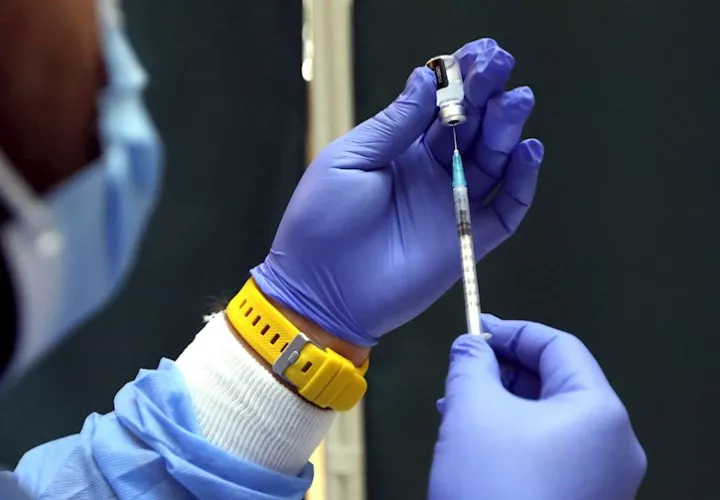 En Panamá en la última jornada se aplicaron 6,680 pruebas, de las cuales 268 casos dieron positivo. EFE Ilustrativa